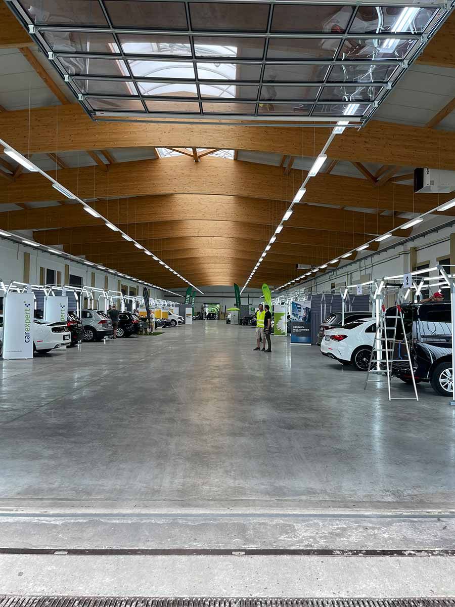 Sammelbesichtigung nach dem Unwetter mit Hagelschäden in Kassel in der PDR-Team Halle