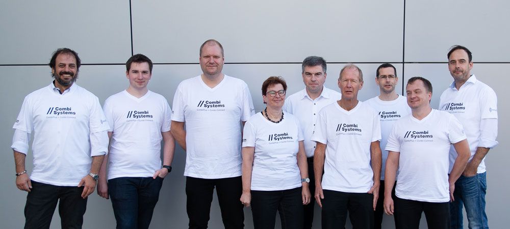 Unsere langjährigen Mitarbeiter Christian Schmidt aus dem Vertrieb und Maren Sundermeyer aus dem Support arbeiten zusammen an unseren Software-Produkten CombiPlus Professional, CombiPlus Hybrid und CombiPlus Online.